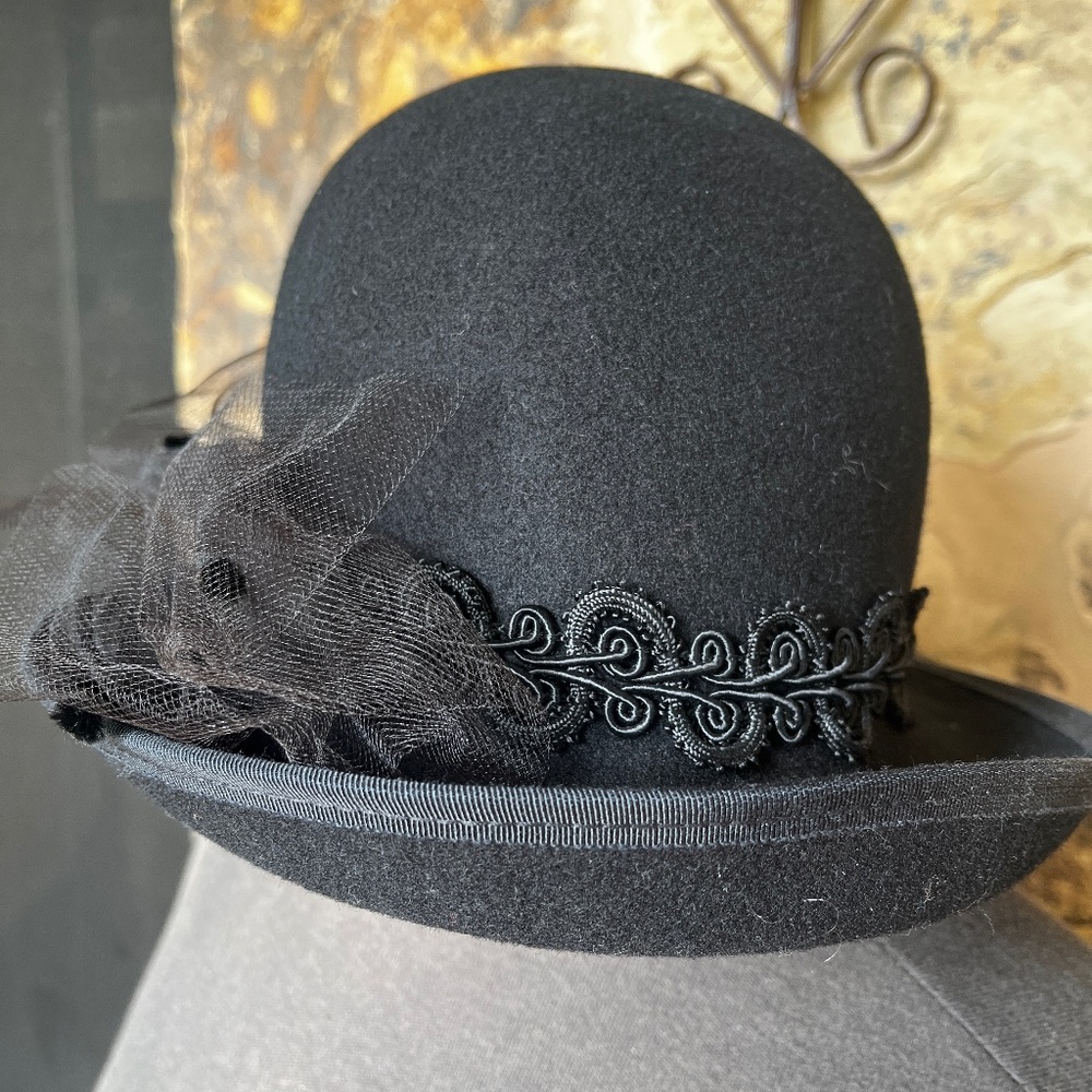 Vintage Street Smart by Betmar 100% Wool Felt Black Cloche Hat